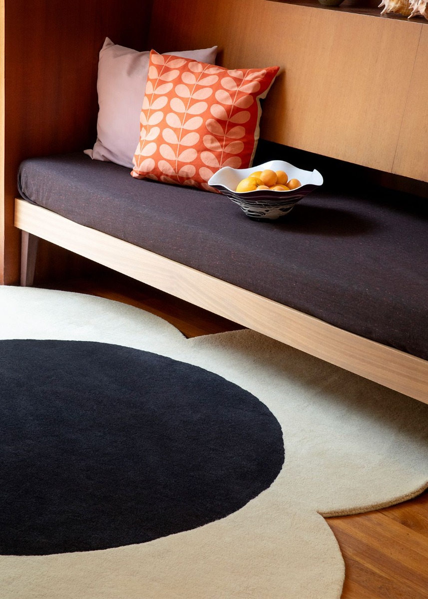 Flower Spot Ecru Black 158409